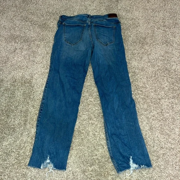 Sold out Hollister High rise crop jeans - Picture 2 of 3